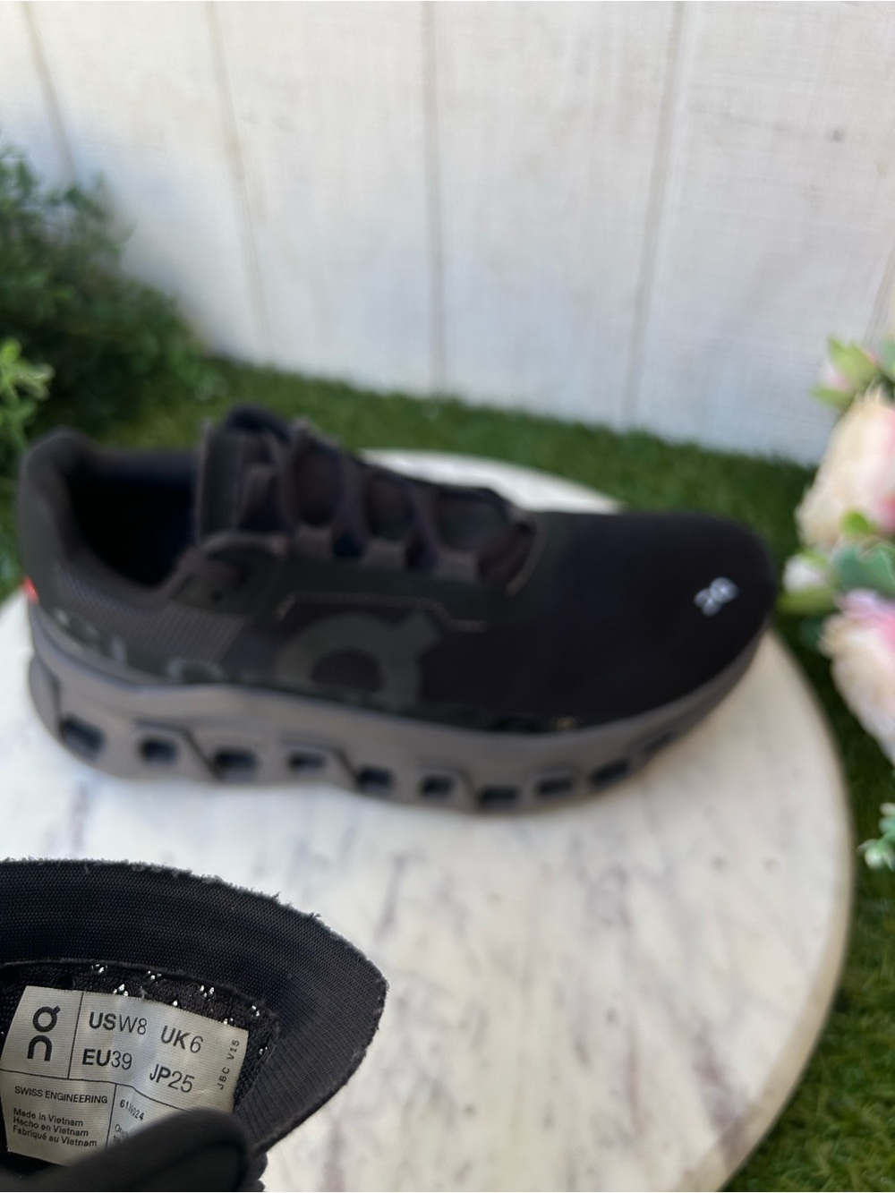 ON Cloudmonster running trainers in triple black wine size 8 gently used - Picture 15 of 16